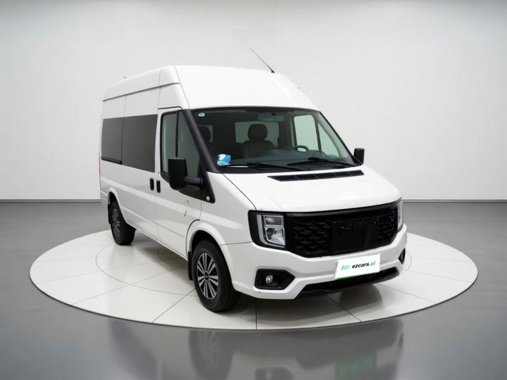 2022 2.0T MT Medium Wheelbase High Roof 6-7-Seater photo 3