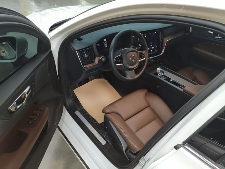 S60 2026 B4 Luxury photo 5