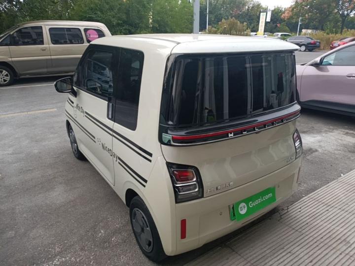 Wuling Air ev 2023 4-Seater - Standard photo 4