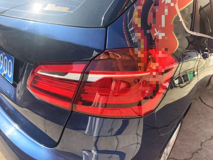 2 Series Wagon 2018 218i Leading photo 7