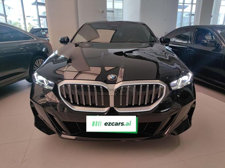 5 Series 2026 530Li Leading M Sport Package photo 2