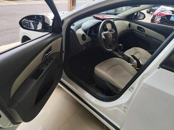 2015 1.5L Classic SE AT photo 3