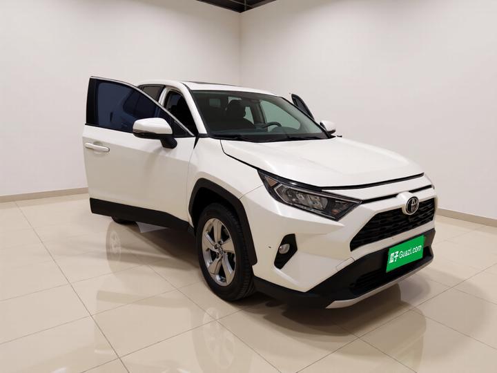RAV4 2021 2.0L CVT RWD photo 3