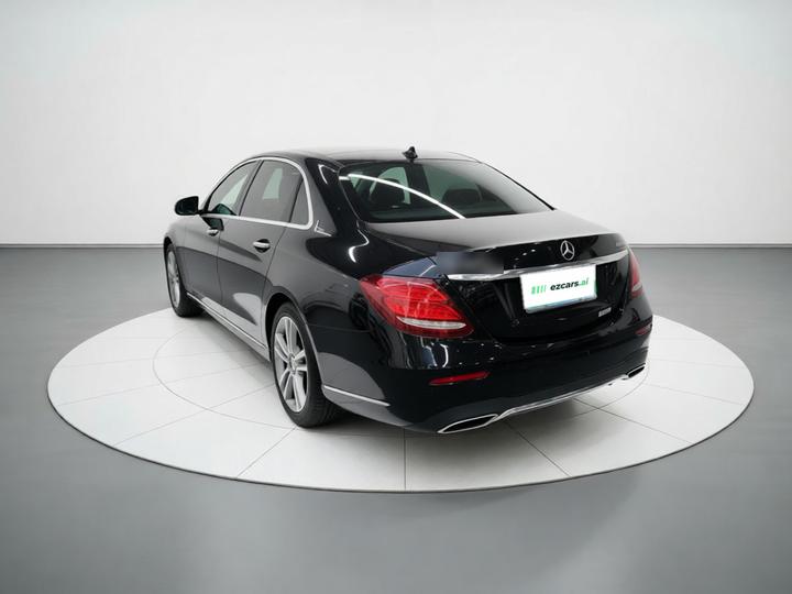 E-Class 2020 E 300 L Sport Luxury photo 4