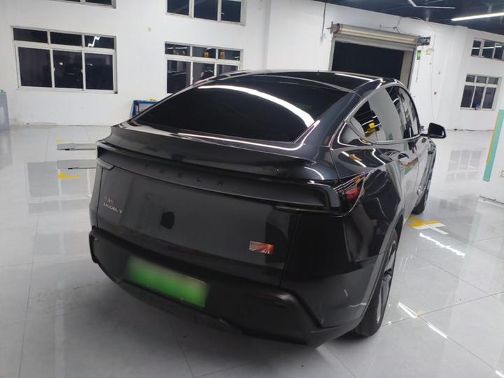 Model Y 2025 RWD Launch Edition photo 6