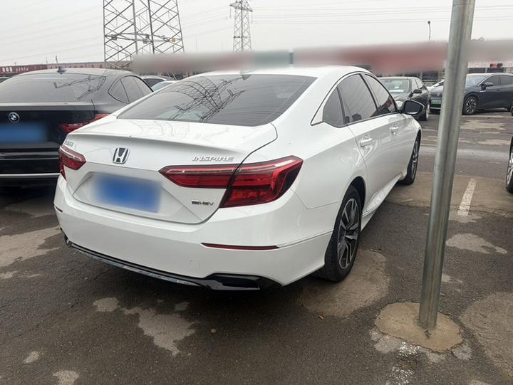 2022 Hybrid 2.0L photo 3