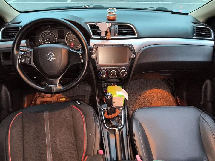 2015 1.6L MT photo 5