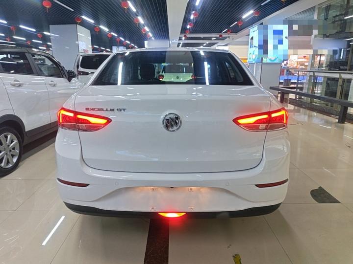Excelle 2021 Facelift Classic 1.5L AT Elite photo 3