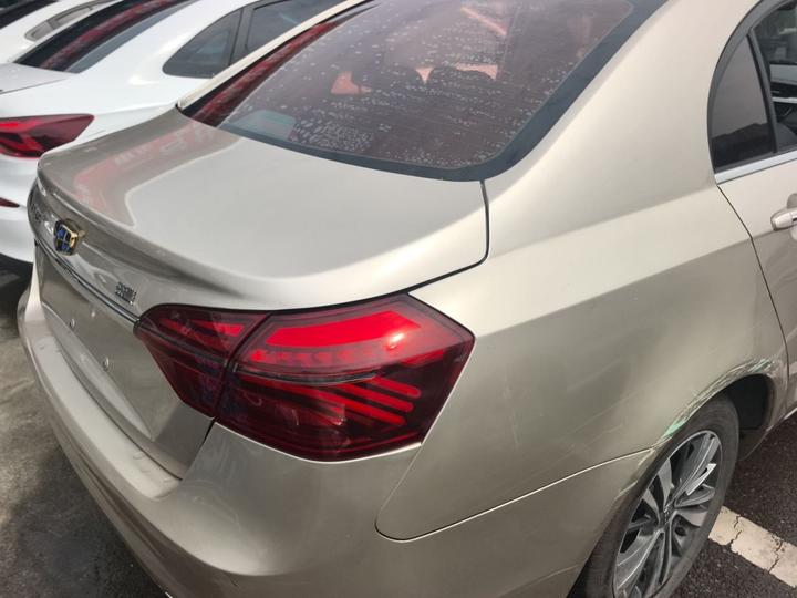 Emgrand 2018 1.5L CVT photo 4