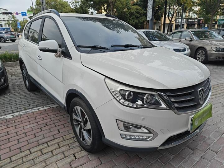 560 2015 1.8L MT Luxury photo 3
