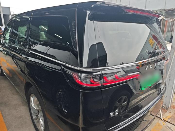 Voyah Dreamer 2024 PHEV Extended Range Premium photo 4