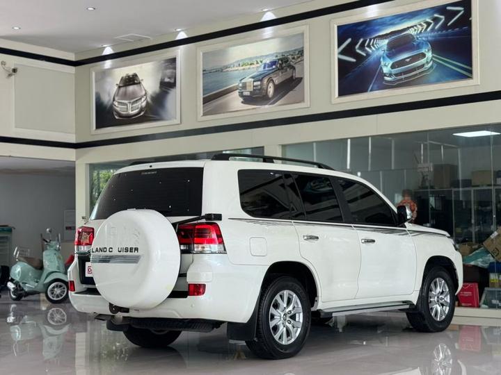 Land Cruiser Parallel Import photo 4