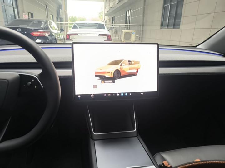 Model Y 2025 RWD photo 8