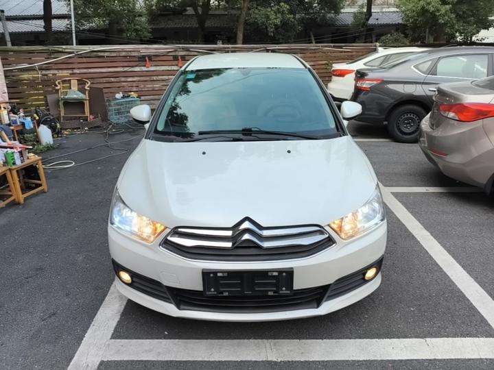 2016 Classic Sedan 1.6L AT photo 2