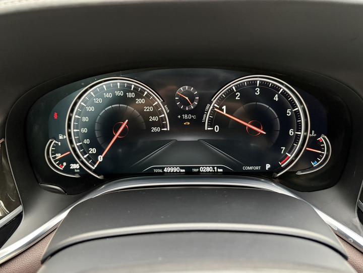 7 Series 2017 740Li Leading photo 2