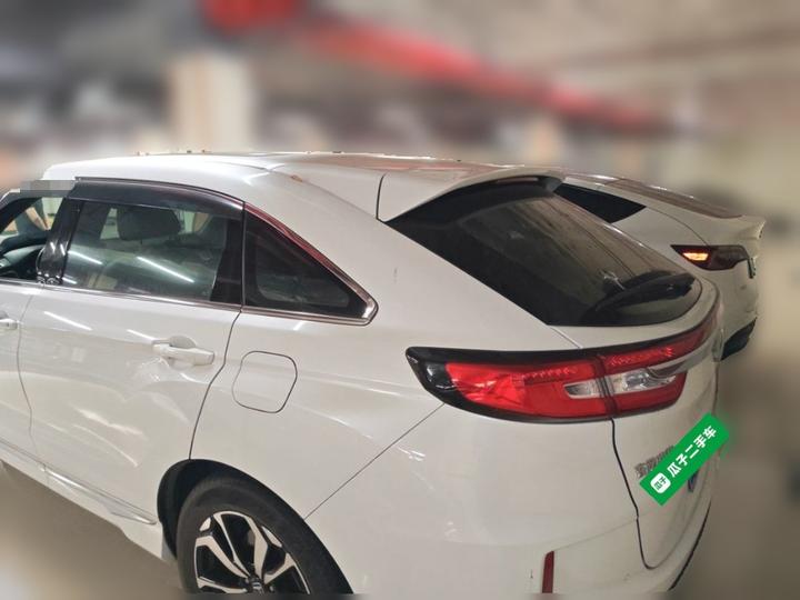 UR-V 2017 240TURBO RWD Luxury China V photo 4
