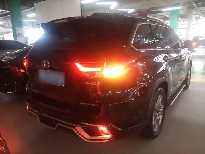 Highlander 2018 2.0T AWD Luxury 7-Seater China VI photo 4