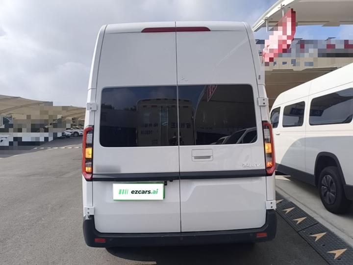VAN 2025 Medium Wheelbase High Roof 68kWh photo 3