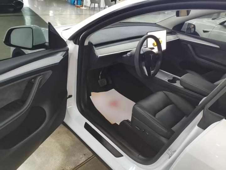 Model Y 2024 RWD photo 5