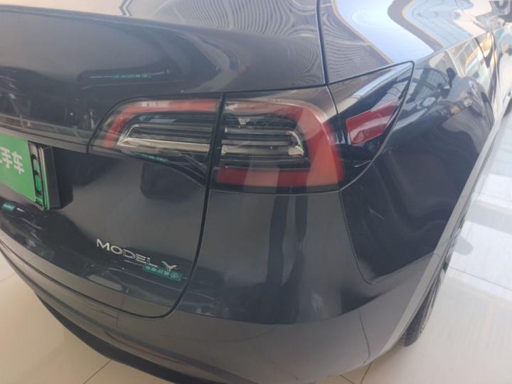 Model Y 2024 RWD photo 7