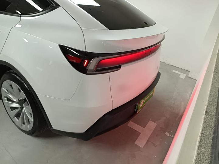Model Y 2025 RWD photo 5