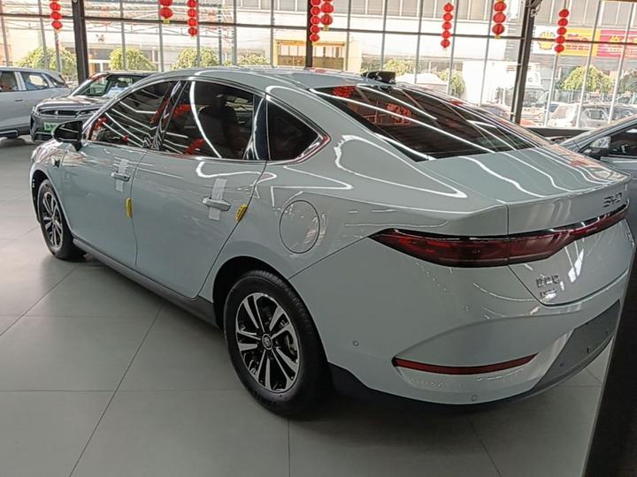 Qin PLUS 2025 DM-i ADAS 120KM photo 4