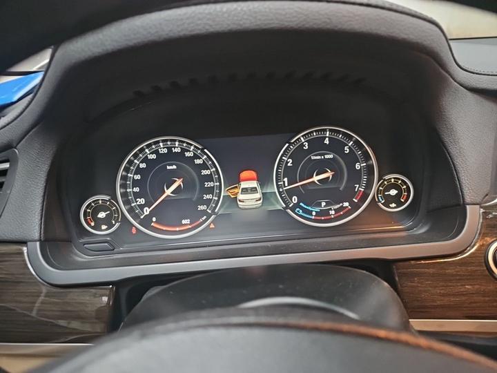 7 Series 2013 730Li Leading photo 4