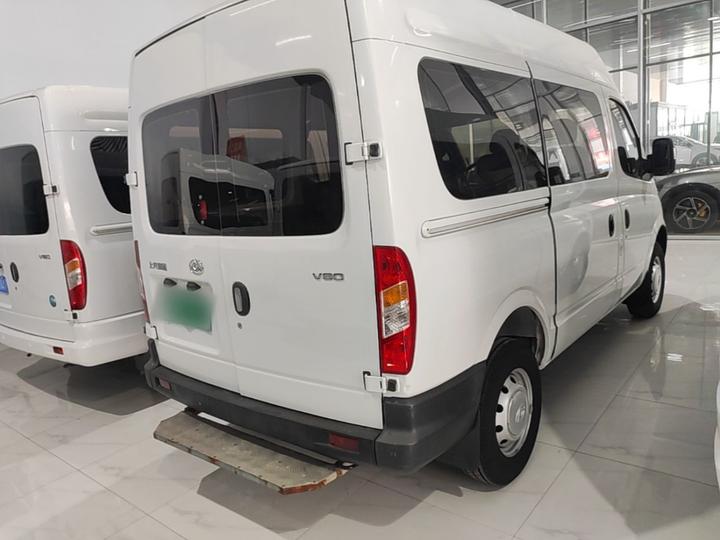 MAXUS V80 2019 2.5T Classic 6 MT Short Wheelbase 5/6-Seater photo 4