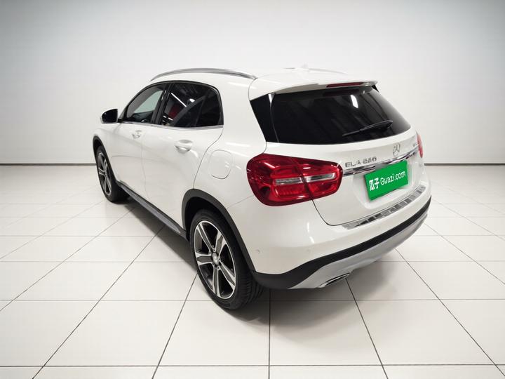 GLA 2015 GLA 220 4MATIC Luxury photo 4