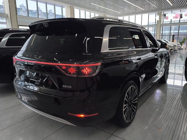 HIMA AITO M9 2025 EREV Ultra 52kWh 5-Seater 192-Line LiDAR photo 4