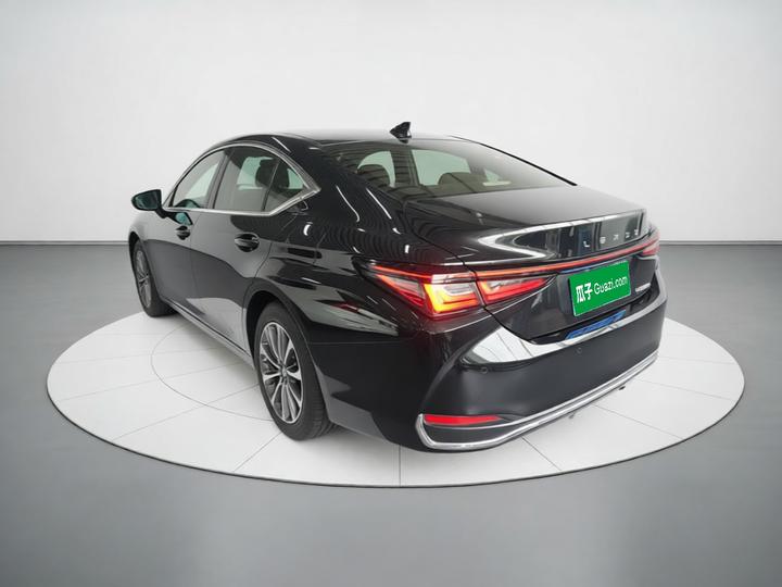 ES 2025 200 Exclusive photo 4