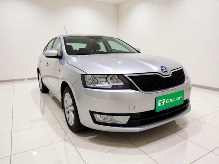 Rapid 2013 1.4L MT photo 3