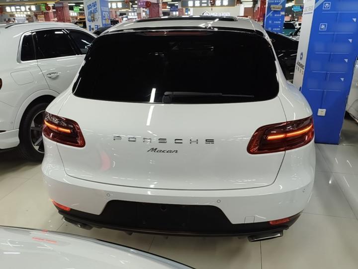 2017 Macan 2.0T photo 3