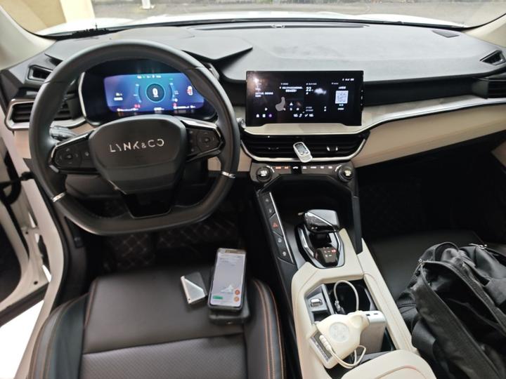 06 EM-P 2020 PHEV Plus photo 5
