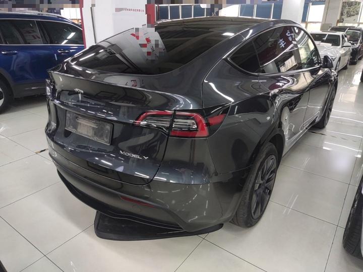 Model Y 2024 RWD photo 4