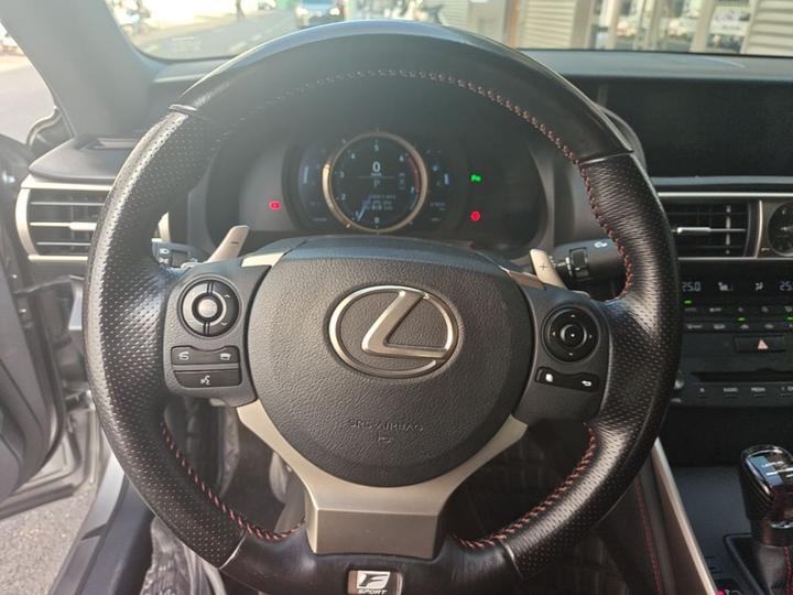IS 2015 200t F SPORT photo 6