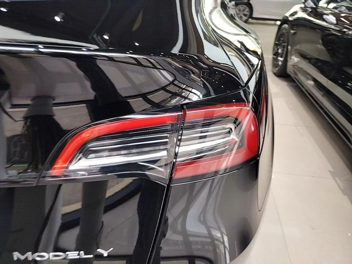 Model Y 2023 RWD photo 7
