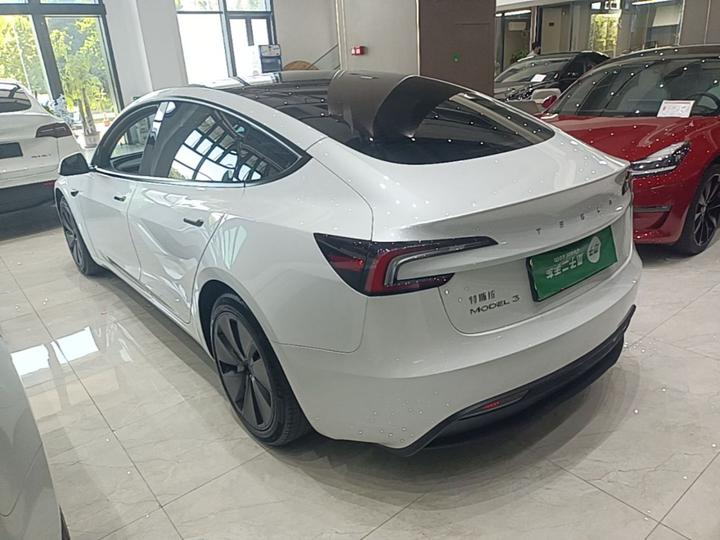 Model 3 2023 RWD photo 4