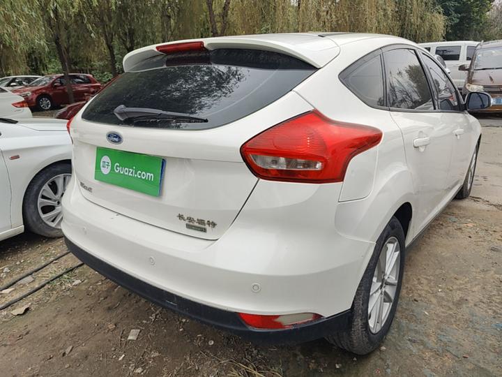 Focus 2015 Hatchback EcoBoost 125 AT photo 4