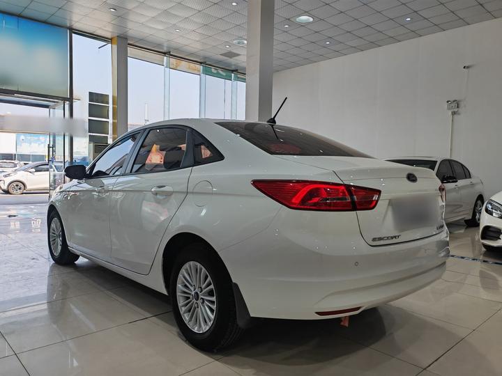 Escort 2017 Facelift 1.5L AT Comfort photo 4