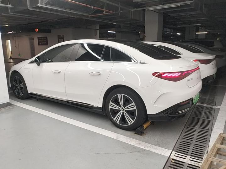 EQE 2022 350 Luxury photo 4