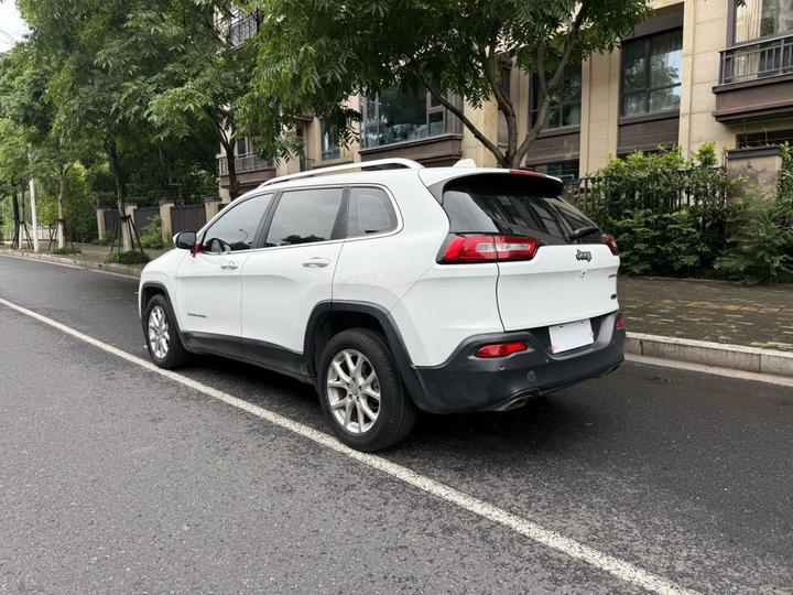 Cherokee 2017 2.4L Leading Smart photo 5