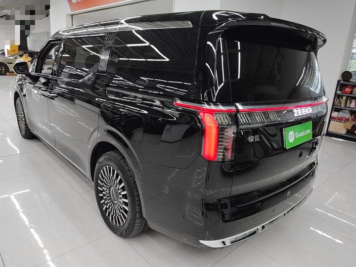 009 2024 6-Seater Executive AWD 108kWh photo 4