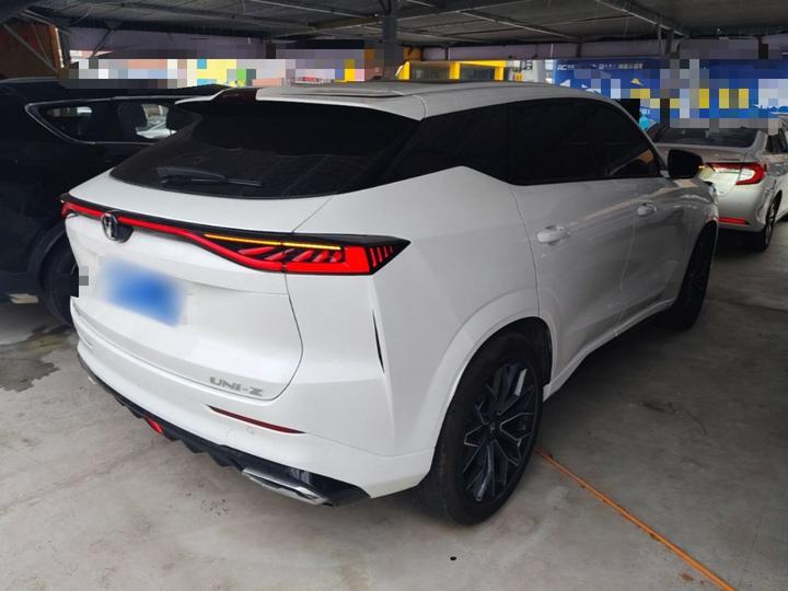 UNI-Z 2025 1.5T Luxury photo 6
