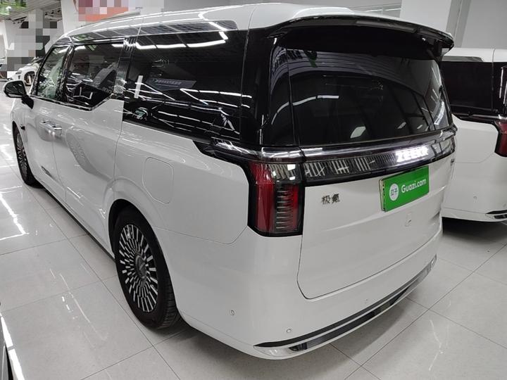 009 2024 7-Seater AWD 108kWh photo 4