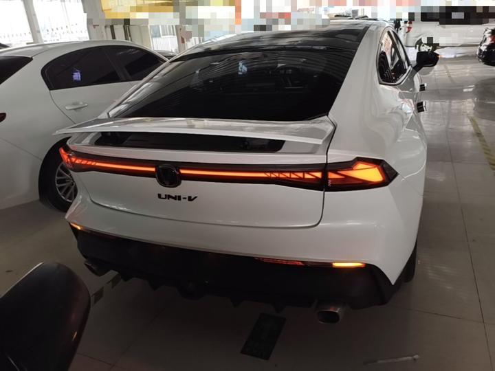 UNI-V 2022 1.5T Premium photo 3