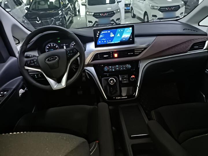 Refine M3 2023 PLUS 1.8L 7/8-Seater Connected photo 5