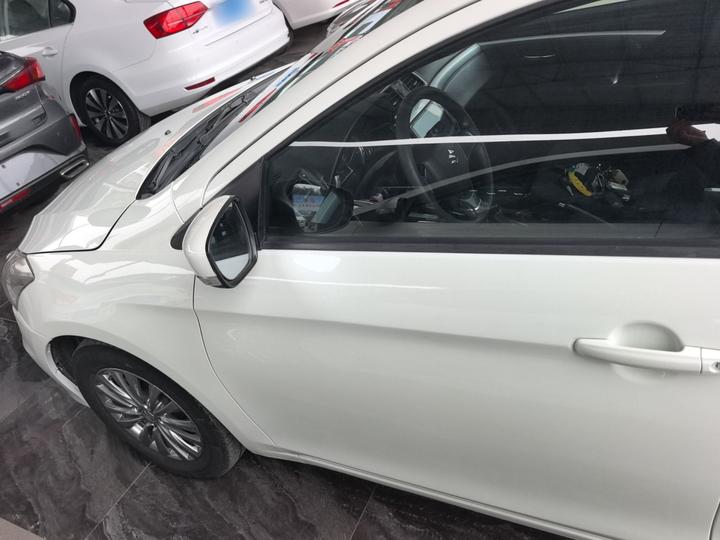 2015 1.6L AT photo 3