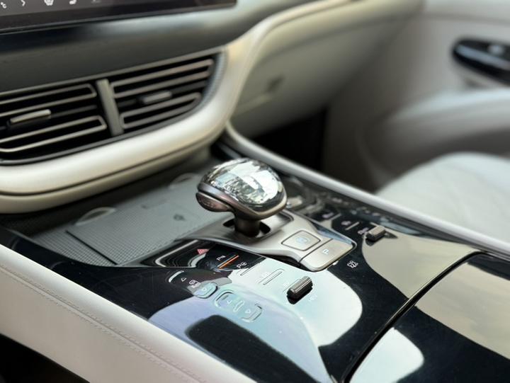 D9 2022 DM-i 970 AWD Flagship photo 5