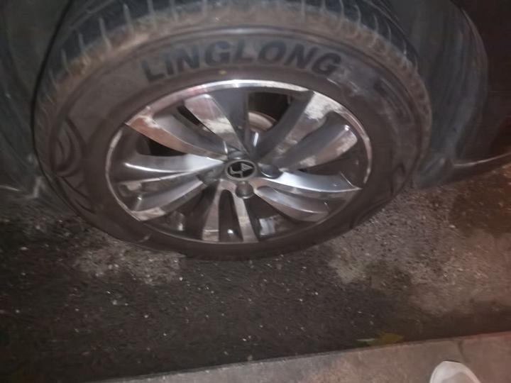 6 2014 1.6T Luxury THP200 photo 8